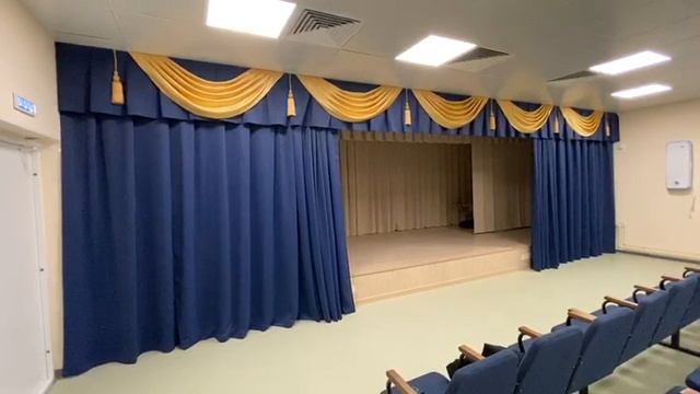 Одежда сцены в небольшом зале