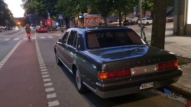 V12 Toyota Century? WTF? [4k 60p]
