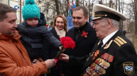 Торжественные митинги для участников ВОВ провели в Петрозаводске прямо во дворах