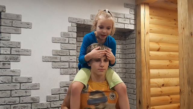 Многодетные денечки. Снежка и Миша. Дети помогают в работе.