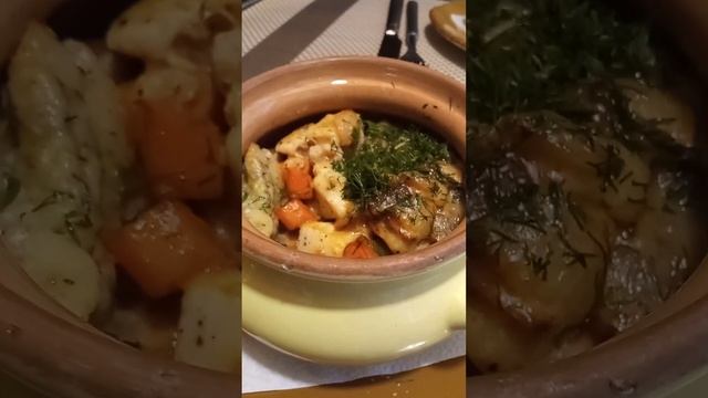 ?"Цыплячьи нежности" обжаренное куриное филе с галушками в сливочном соусе. Бар "Шин?к
