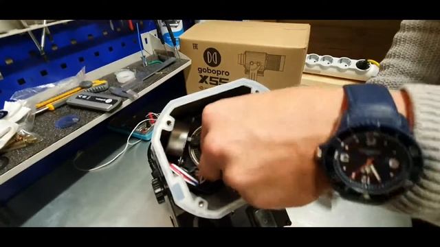 Как поменять гобо слайд в проекторе GoboPro X55