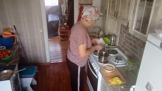 Приготовила обед и на улицу /