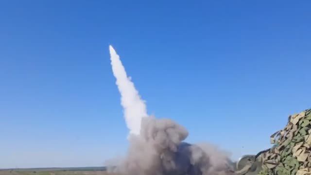 Расчет ЗРК «Бук-М1-2» Южной группировки войск уничтожил украинский беспилотный летательный аппарат