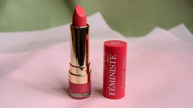 Знакомство с помадой для губ ROUGE FEMINISTE от Вивьен Сабо