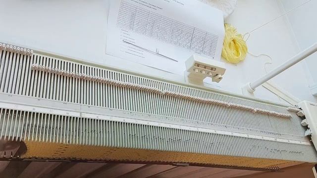 ТРЕТЬЯ ЧАСТЬ Вяжем до проймы без поднятия лицевых.