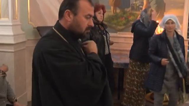 Панихиды по погибшим в керченском политехническом колледже проходят по всему Крыму