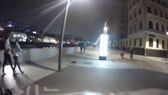 велодорожка и дальше  вдоль кремля