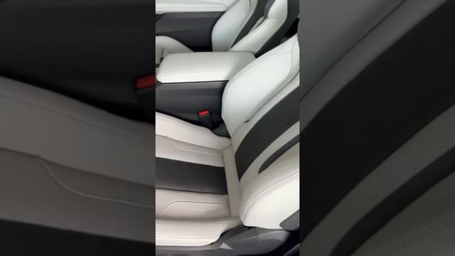 Интерьер нового BMW M4.