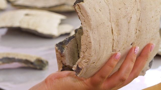 Как реставраторы собирают из  груды черепков древние вазы