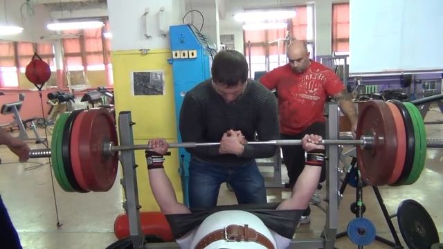 В Красном Сулине выбирали самого сильного человека