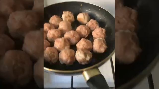 Фрикадельки в сливочном соусе ?