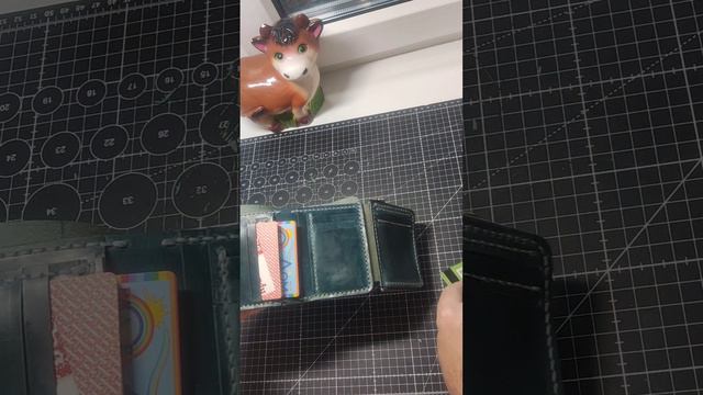 Женский кошелек , трифолд из натуральной кожи, ручной работы.