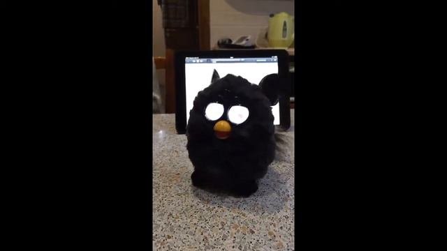 Furby танцует ушами)))