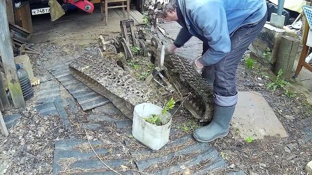 ГУСЕНИЦЫ После поездки поБОЛОТУ  сорвало ШПОНКУ на валу.mp4