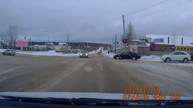 г. Ухта проскочил на запрещающий сигнал светофора