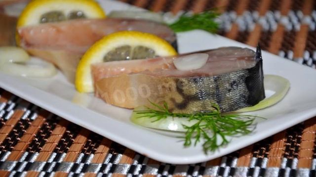 КАК ПРИГОТОВИТЬ СКУМБРИЮ В РАССОЛЕ? Душистая и вкусная скумбрия целиком пряного посола на закуску