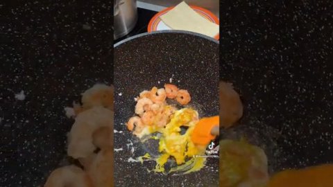 Жаренный рис по-тайски 🍚