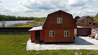 Дача с новым жилым домом на берегу озера