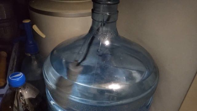Электрическая помпа мини насос  для воды под бутылки 19 литров своими руками