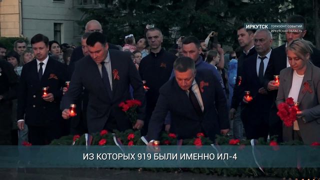 Картину в виде самолёта Ил-4 составили из 10 тыс. свечей в Иркутске