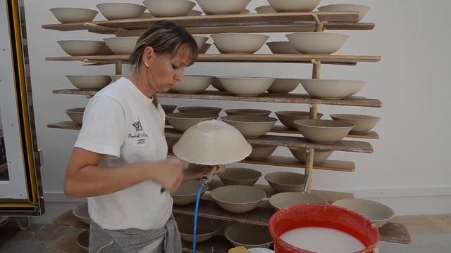 Ручное производство фарфора. Литьё фарфора под давлением. Tlakové lití porcelánu.