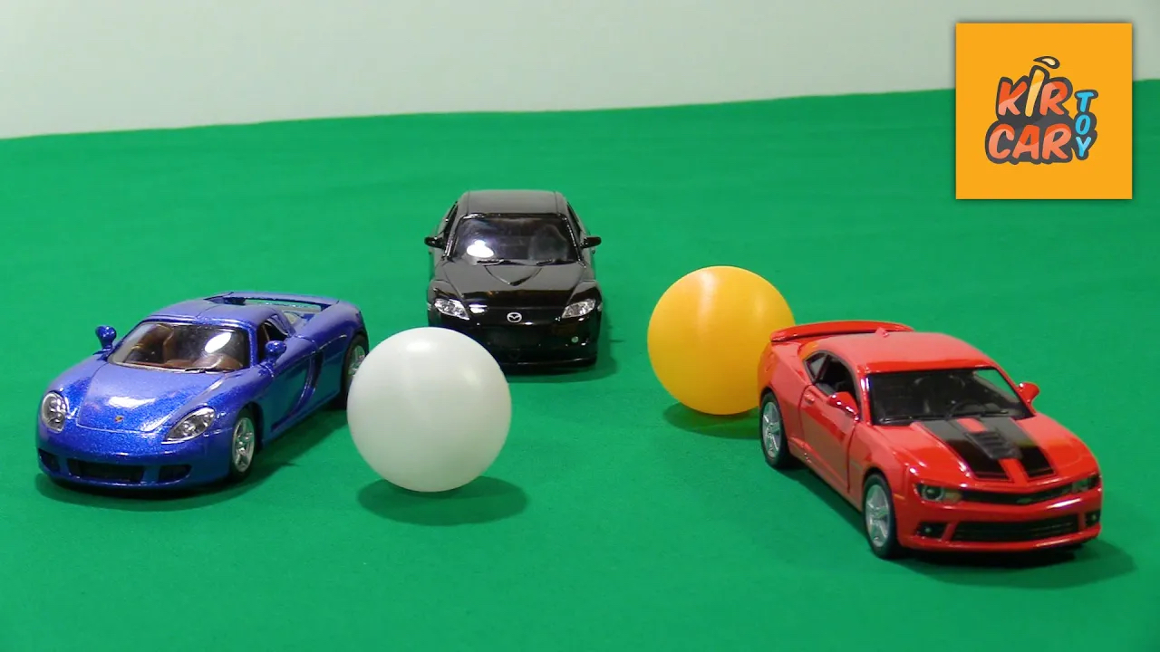 Машинки игрушки играют с мячиками. Видео для детей. Кир Кар Тойс
