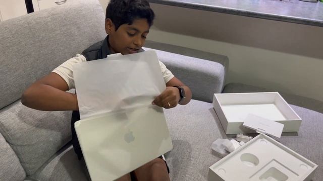 Unboxing MacBook Air M2 gift for My Mother for Mother's Day | Tamil | MDP Versatile