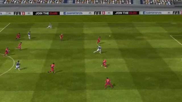 Пас верхом на ход FIFA 13 iPhone/iPad - Juventus vs. PSG
