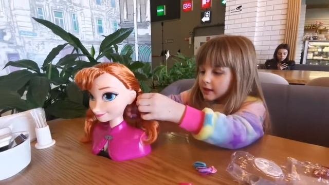Распаковка: кукла Анна из Холодного сердца
