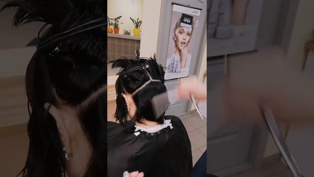 Как быстро и удобно простричь густой затылок в женской стрижке