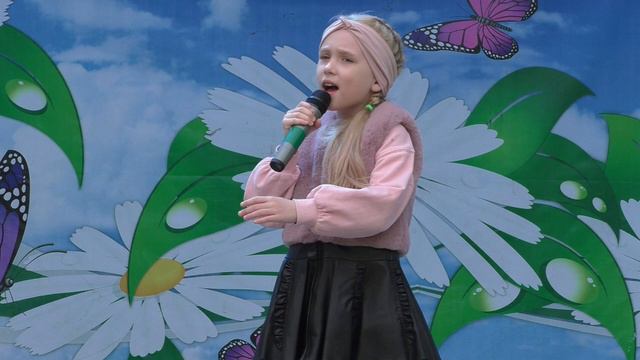 В городском парке состоялись праздничные мероприятия, посвященные Дню Весны и Труда.