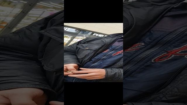 Годами живет за счет собаки. Полиция не приехала