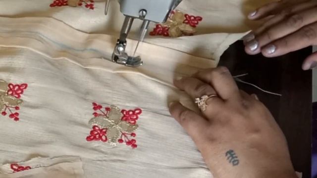 सूट में चैन लगाने का आसान तरीका।/ suit me zip ( chain) lagane Ka tarika /how to attach zip in kurti