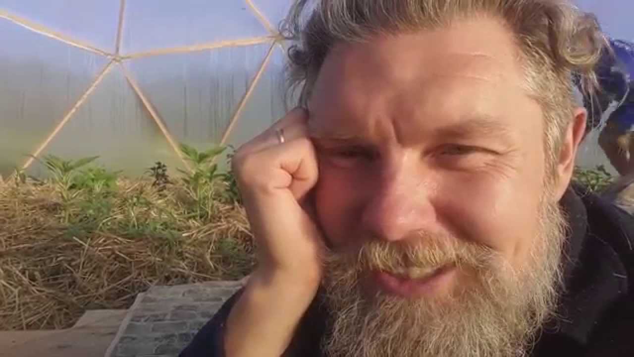 Как приятно лежать в Купольной Теплице среди растений, представляя себя в Купольном Доме Вегетарии