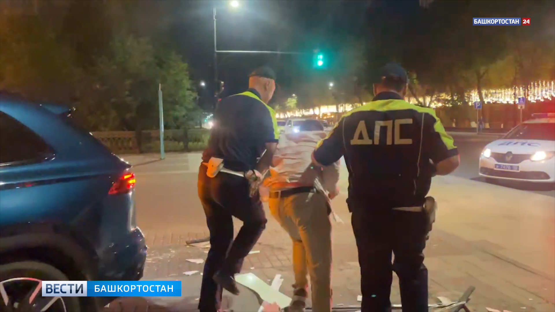 Появилось видео с места ночной аварии в Уфе, где водитель иномарки врезался в арт-объект