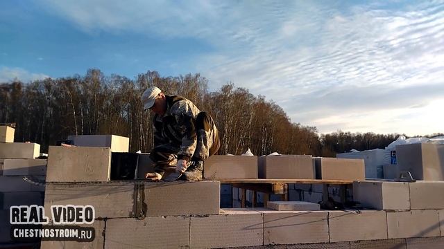 СТУПИНО. Продолжаем возведение коробки дома из газоблока.
