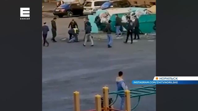 В Норильске пьяный водитель устроил погоню с сотрудниками ГИБДД во дворах