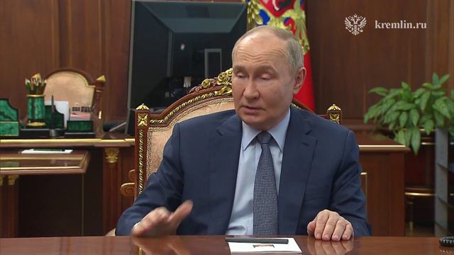 Владимир Путин провёл рабочую встречу с главой МЧС Александром Куренковым и руководителем Минприроды