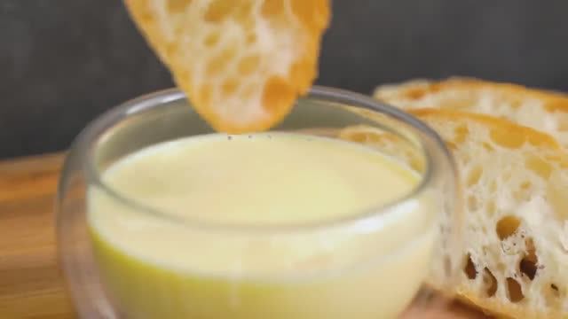 Этот рецепт должен знать КАЖДЫЙ! Обалденная вкусняшка за 1 минуту! САМЫЙ вкусный сырный соус (720p)
