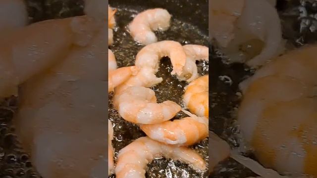 Салат цезарь с  креветками!