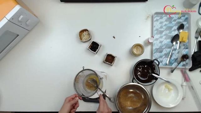 Шоколад с начинкой Сникерс