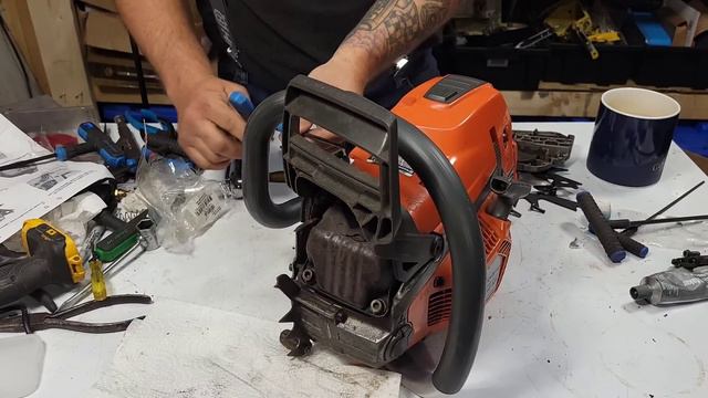 Chainsaw parts unboxing!! Look how scored my 562xp cylinder is!!