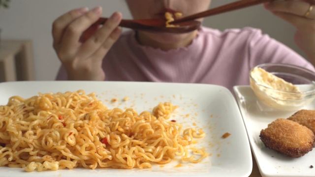 ASMR Mukbang | Eating Spicy Ramen Aglio e Olio | Shin Ramyun??