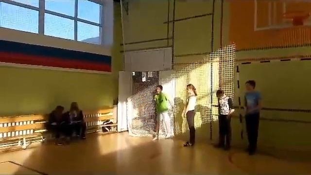 Прыжки 7а через козла.