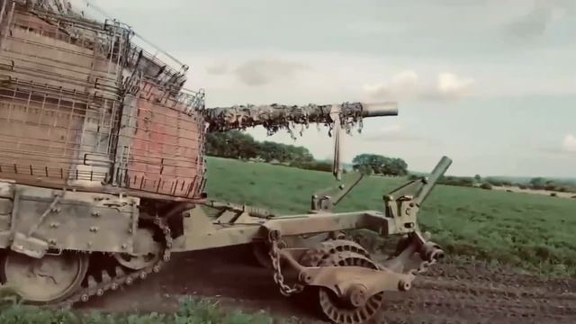 Дальнейшая модернизация Царь танка, теперь под названием Черепаха. Добавлены мангалы и минный трал.
