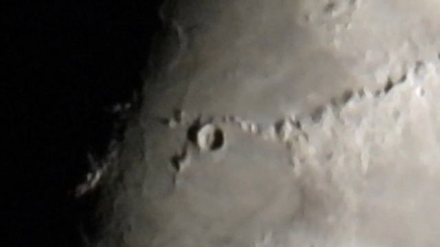 На Луне над кратером Аристарх периодически наблюдают странное свечение