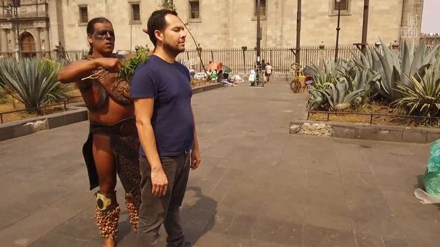 Una Limpia en el zócalo para la buena vibra ASMR Chamán ｜ Luis Espero