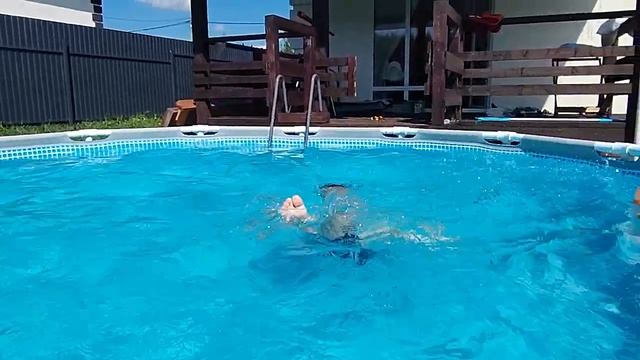 8 кувырков под водой