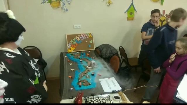Команда "Блондинки" представляет народные ремесла и блюдо народов Японии.